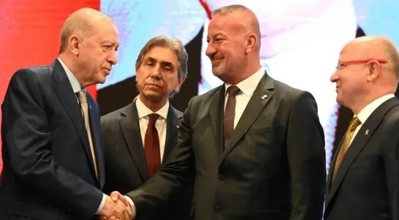 Bursa'da Fatih Karabatı, AK Parti'ye geçiş nedenlerini anlattı...