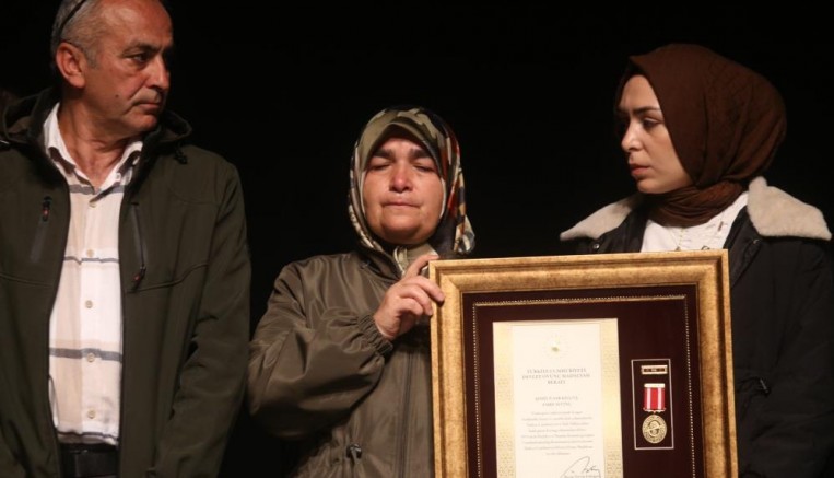 Bursa'da gazi ve şehit yakınlarına iftihar madalyaları verildi