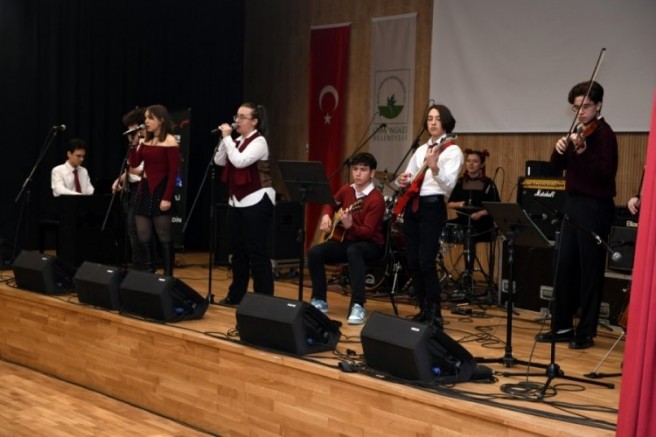 Bursa'da genç müzisyenler hünerlerini sergiledi