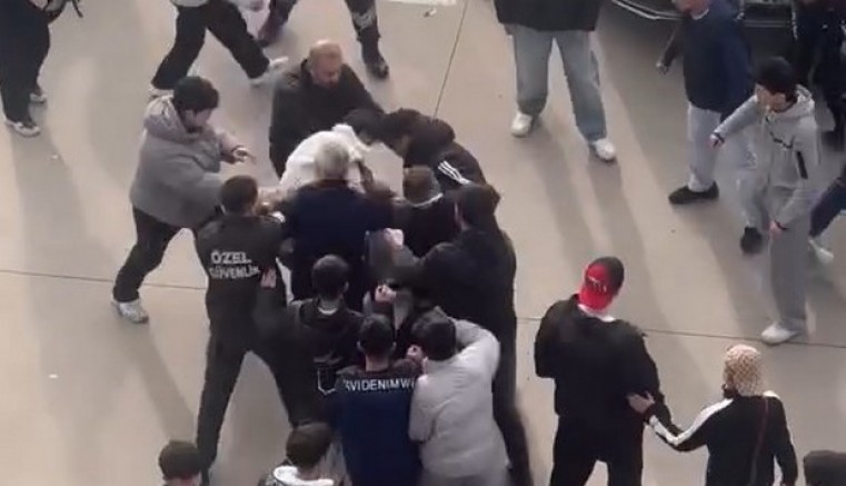 Bursa'da gençler birbirine girdi