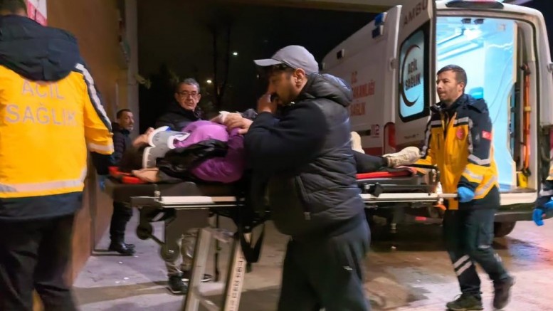 Bursa'da halk minibüsü anne ve kızına çarptı: 2 yaralı