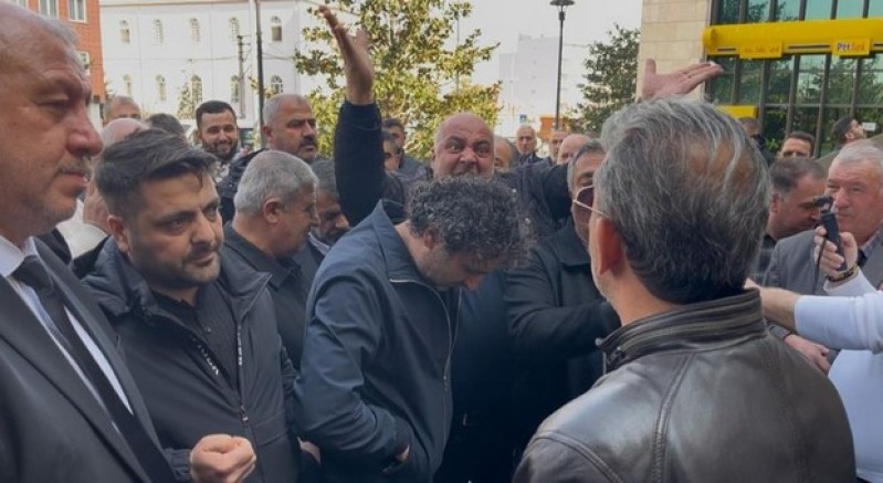 Bursa'da halk otobüsü esnafı belediye önünde