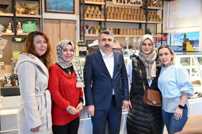 Bursa'da halkla iç içe yaşayan başkan