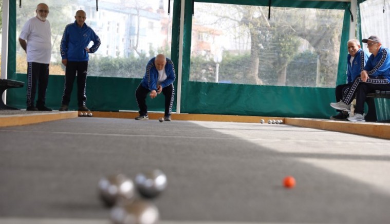 Bursa'da huzurevi sakinleri gençleri gözüne kestirdi!