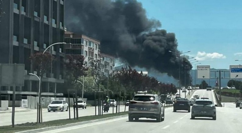 Bursa'da inşaat malzemesi deposunda yangın