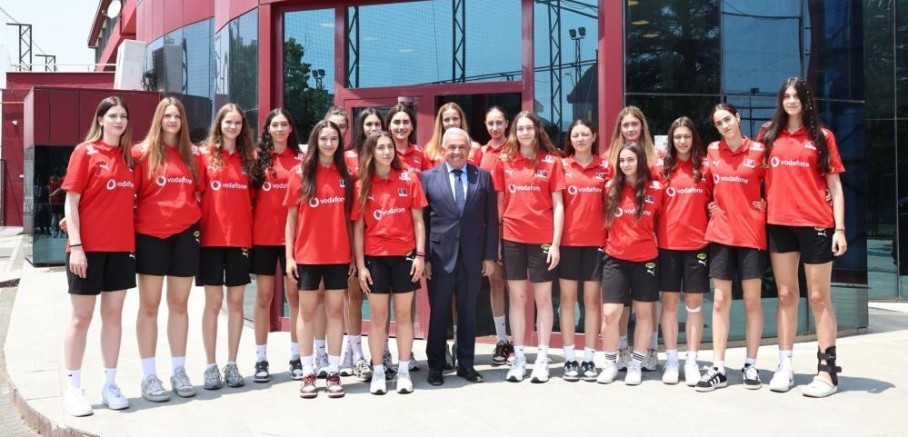 Bursa'da kamp yapan Millilere başkan morali!