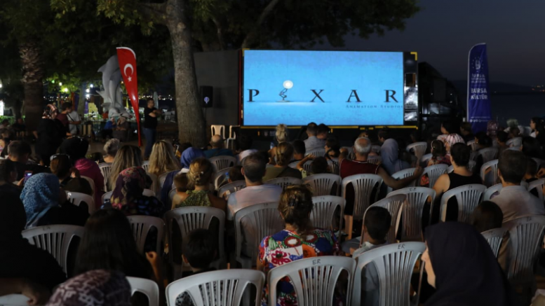 Bursa'da ‘Kamyoled’ ile açık havada sinema keyfi çok tutuldu