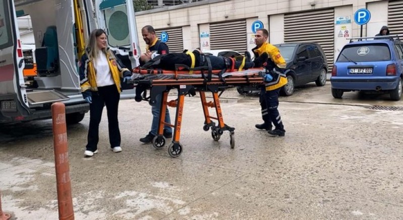 Bursa'da kamyonet ile hafif ticari araç çarpıştı: 4 yaralı