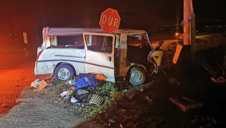Bursa'da kamyonet ile otomobil çarpıştı: 2 yaralı