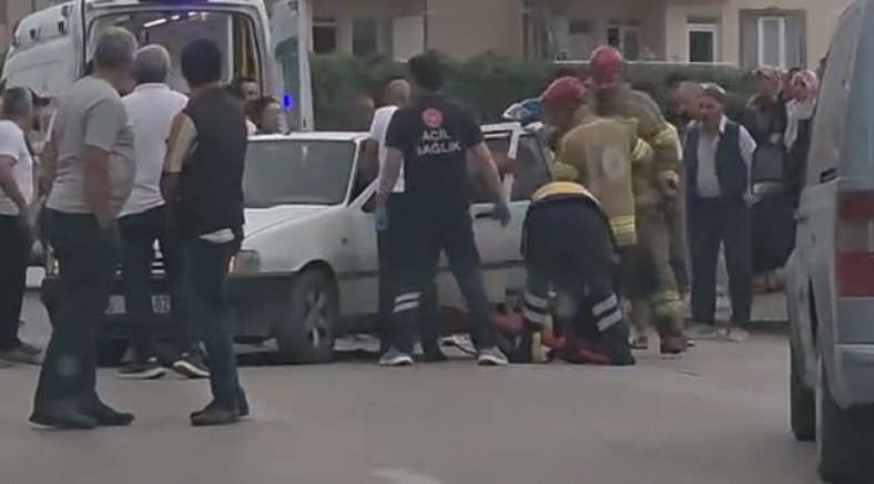 Bursa’da minibüs ile otomobil çarpıştı: 9 yaralı