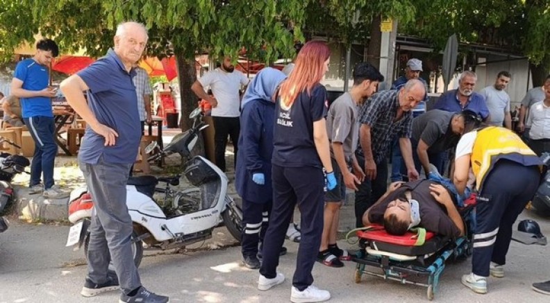 Bursa’da motosiklet otomobille çarpıştı: 1 yaralı