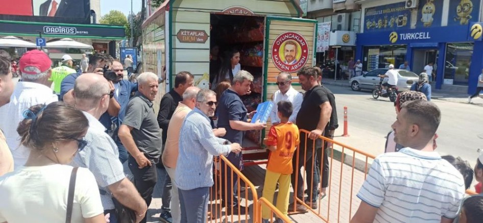 Bursa'da  Mustafakemalpaşa'da çocukların yüzü güldü