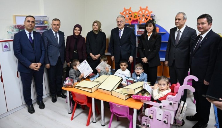 Bursa'da öğrencilerin karne heyecanı