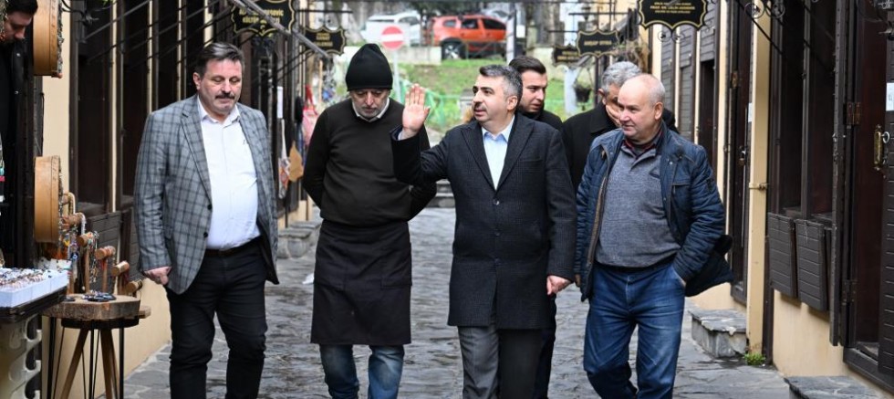 Bursa’da Oktay Başkan tarihi mekanı gezdi, talepleri dinledi…