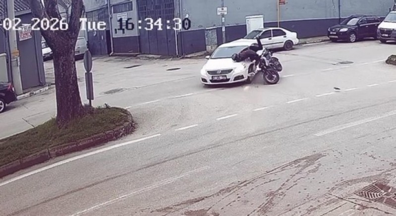 Bursa'da otomobil motosikletle çarpıştı: 1 yaralı