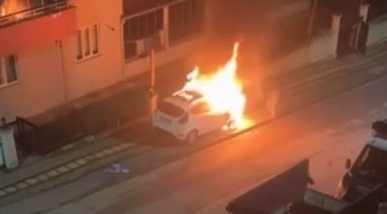Bursa'da otomobiller alev topuna döndü