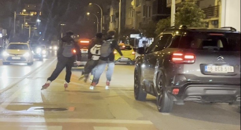 Bursa’da patenli gençlerin tehlikeli yolculuğu