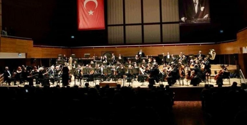 Bursa'da Prof. Dr. Ayhan Kızıl için anlamlı konser!