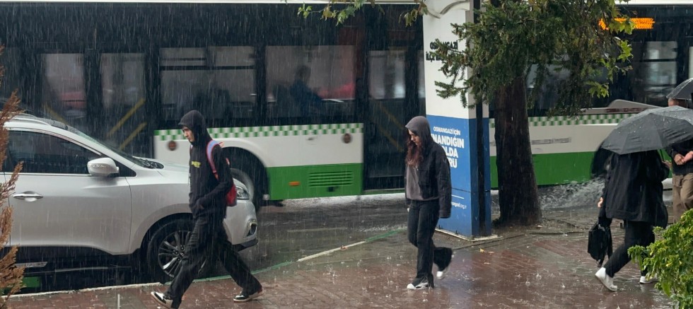 Bursa'da sağanak yağış etkili oldu