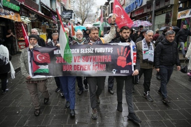 Bursa'da sağlık çalışanları Filistin'e destek için yürüdü