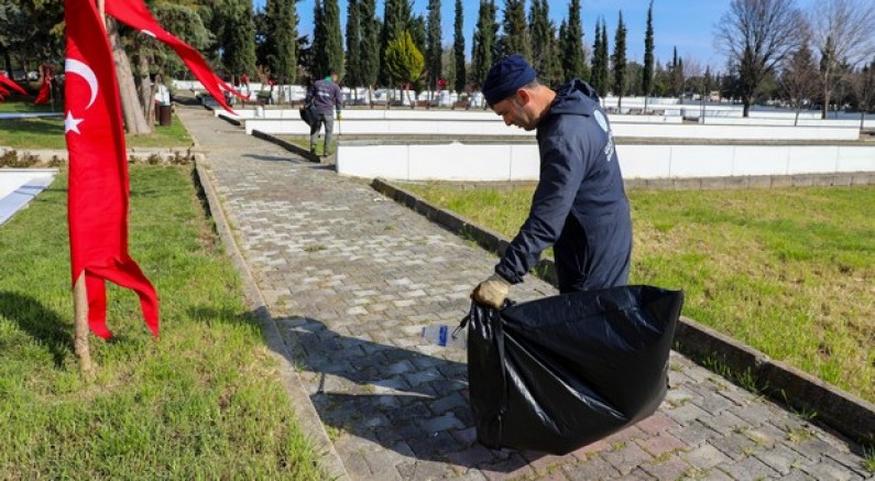 Bursa'da şehitlik ve mezarlıklar bayrama hazır