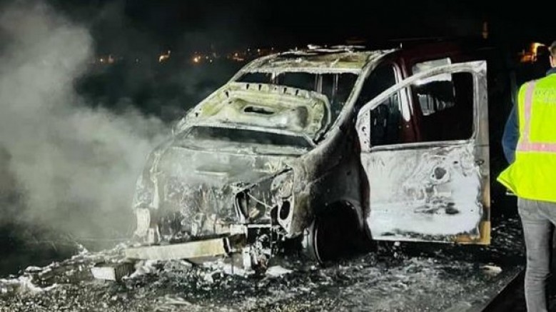 Bursa’da seyir halindeki araç alevlere teslim oldu