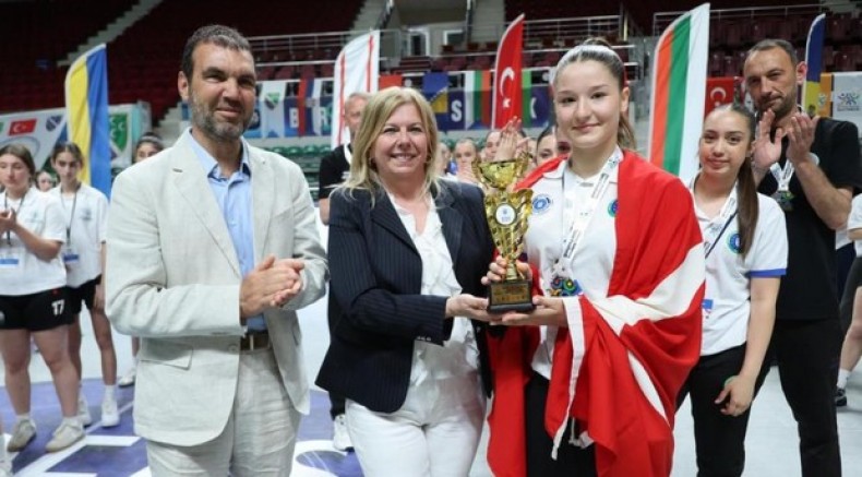 Bursa'da spor şenliklerinde kardeşlik rüzgarı
