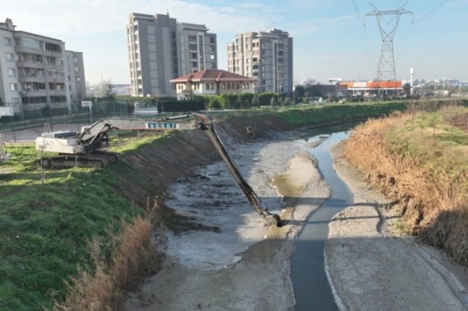 Bursa'da taşkınların önüne geçmek için dereler temizleniyor