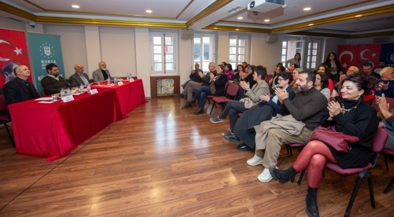 Bursa'da usta yazarlar Nâzım Hikmet'i anlattı