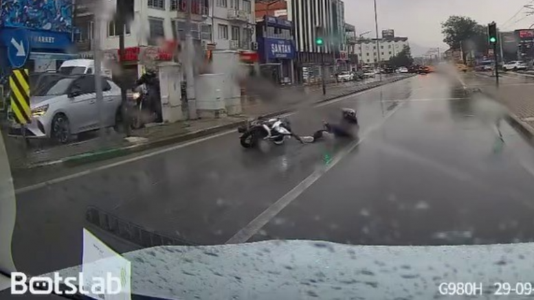 Bursa'da yağmurlu havada drift attı, olanlar oldu!