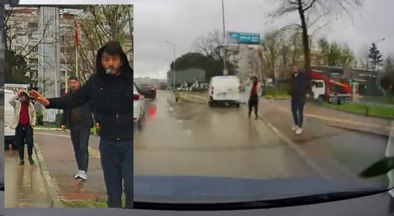 Bursa'da yol verme kavgası: 3 kişi sürücüye saldırdı