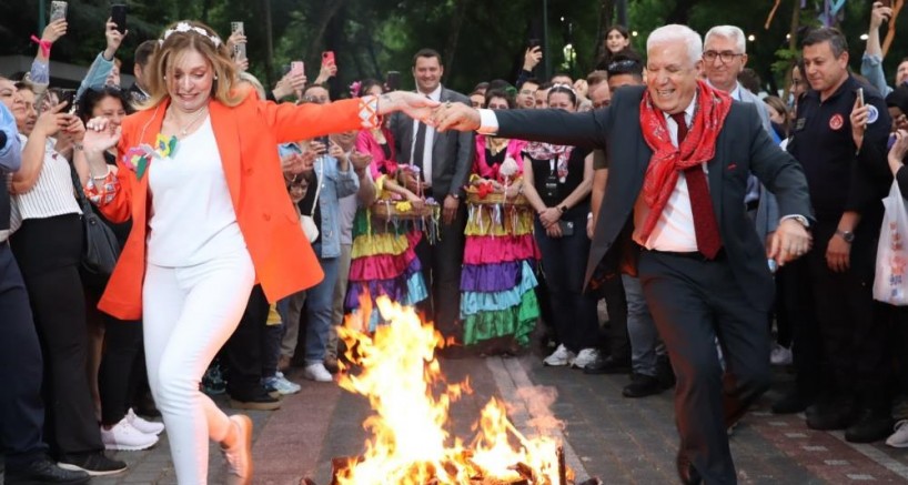 Bursa'dan renkli görüntüler; Hıdırellez'in gelişi böyle kutlandı...