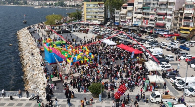 Bursa Gemlik'te Çocuklar 23 Nisan'ı neşeyle geçirdi
