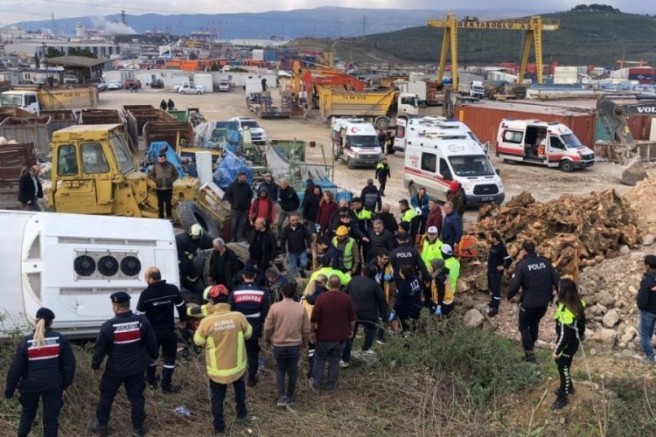 Bursa Gemlik'te işçi servisi şarampole yuvarlandı: Çok sayıda yaralı var