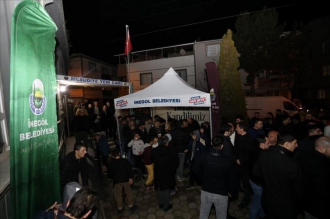 Bursa İnegöl Belediyesi'nden 2 camide kandil ikramı