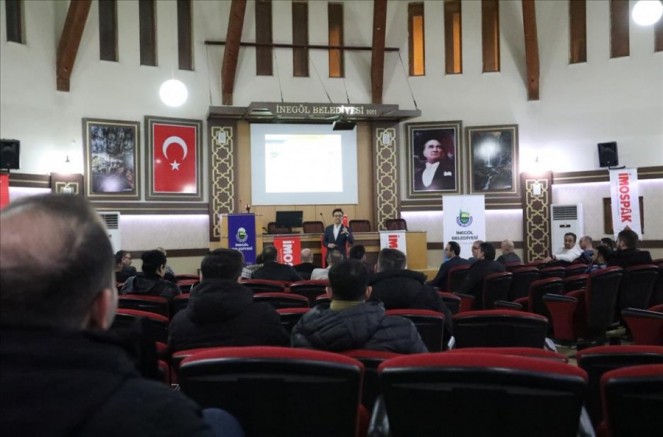 Bursa İnegöl'de fuar öncesi mobilya pazarlamacılarına eğitim