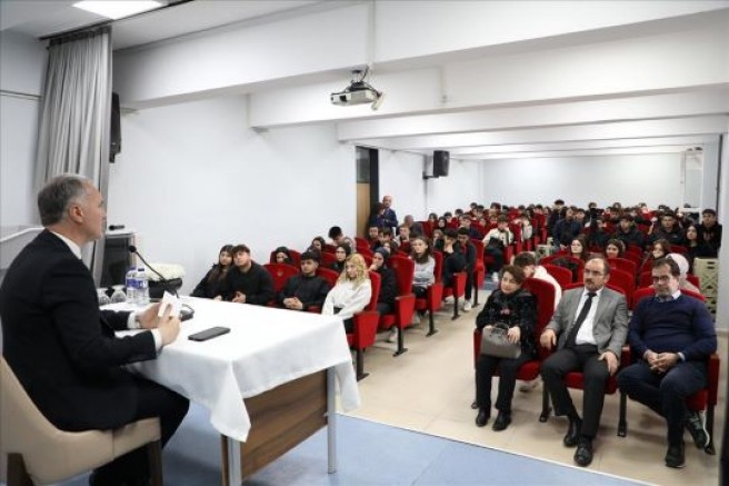 Bursa İnegöl'de gençlerin fikirlerine değer veriliyor