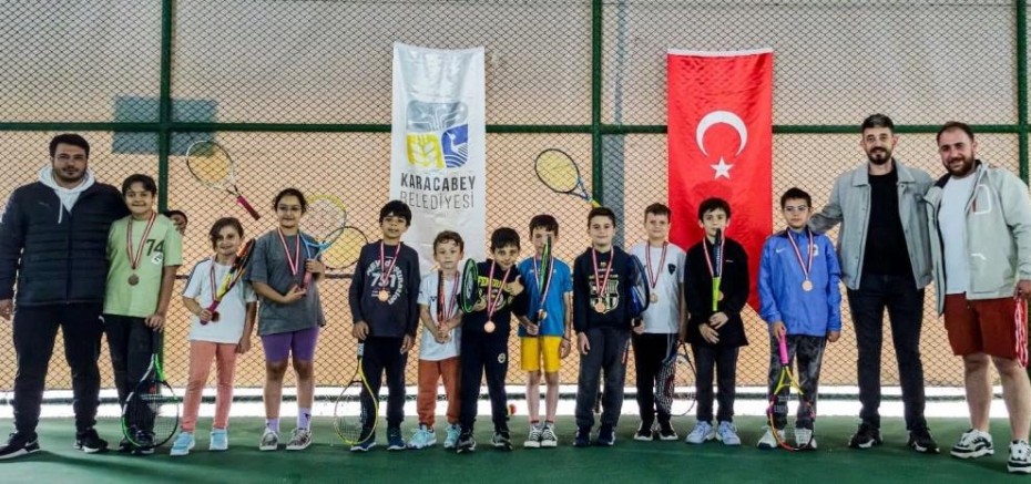 Bursa Karacabey'de minik raketler şov yaptı