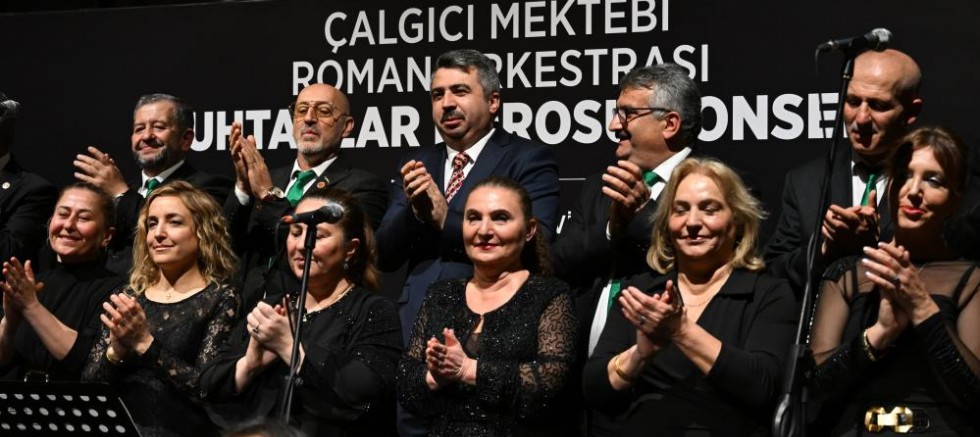 Bursa muhtarlar hünerlerini bu kez sahnede sergiledi