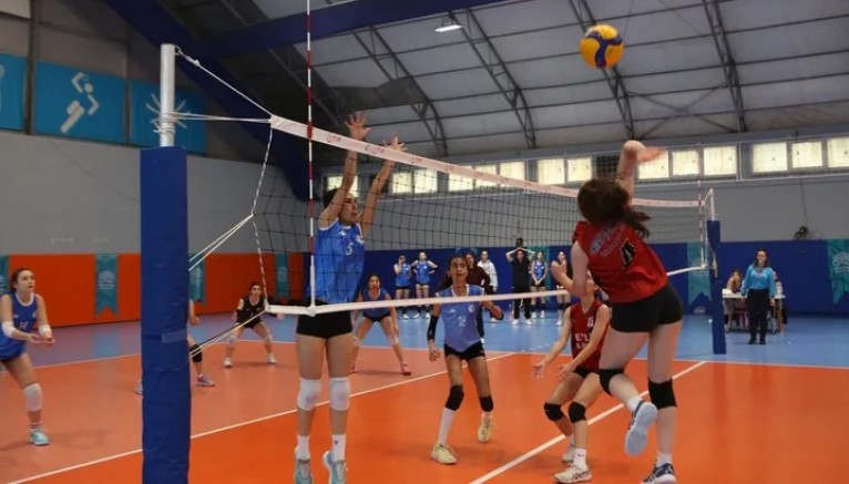Bursa Nilüfer'de genç sporcuların kıyasıya kapışması