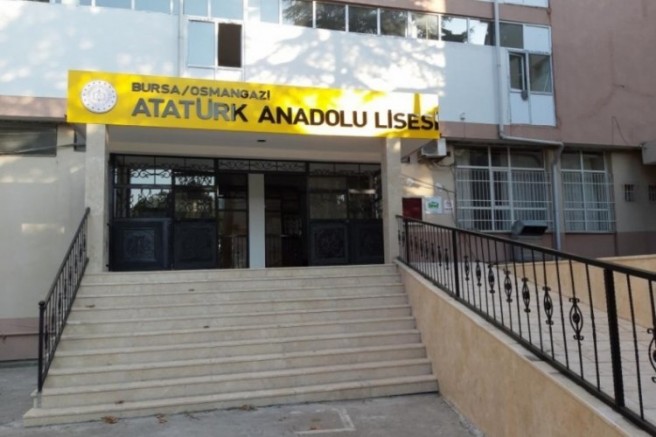Bursa'nın tarihi okulu yıkılıyor