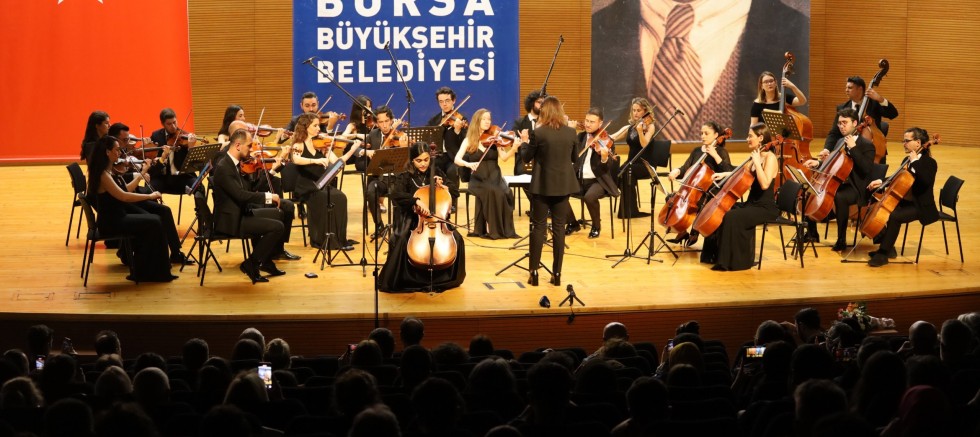 Bursa Oda Orkestrası ayakta alkışlandı
