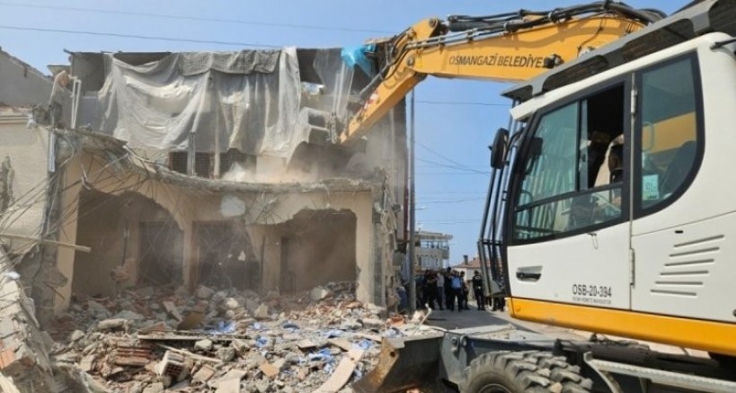 Bursa Osmangazi'de kaçak yapılar tek tek yıkılıyor