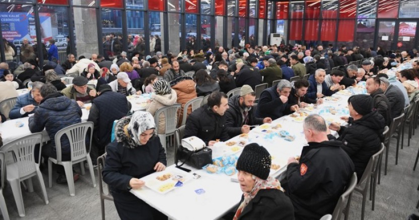 Bursa Osmangazi’nin iftar sofraları büyük ilgi görüyor