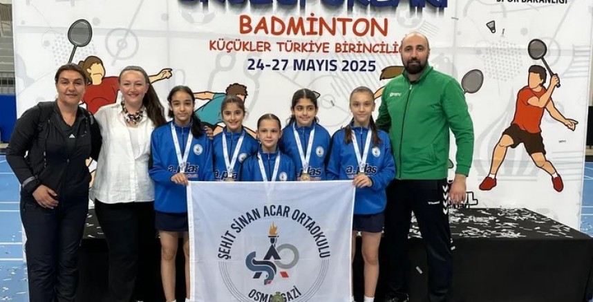 Bursa Osmangazili badmintoncular yine rakipsiz
