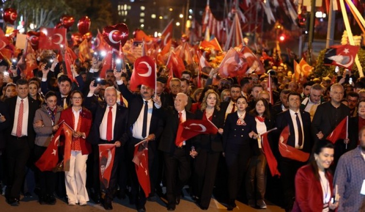 Bursa tek yürek, Yaşasın Cumhuriyet