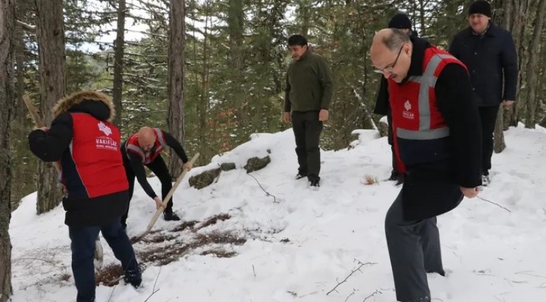 Bursa Uludağ'daki yaban hayvanlarını unutulmadı
