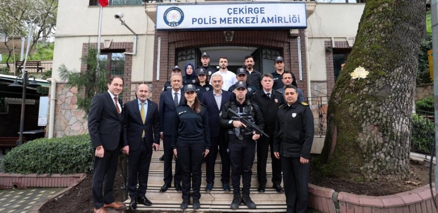 Bursa Valisi Ayyıldız, görev yapan ekipleri bayramda yalnız bırakmadı