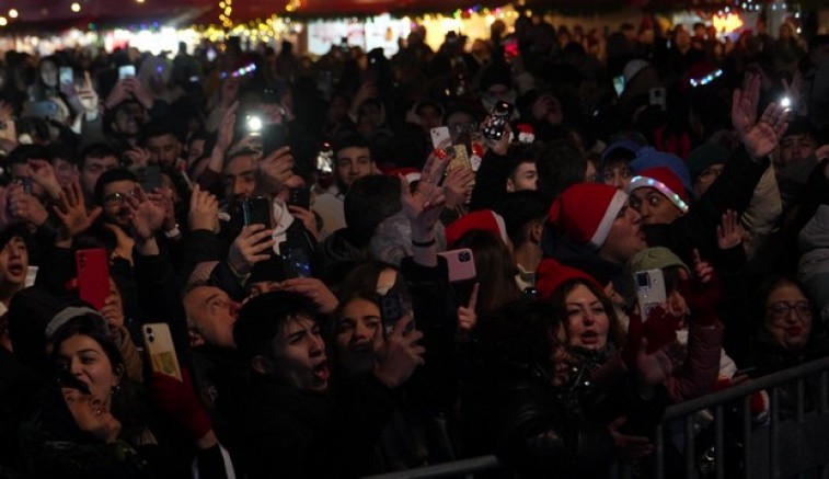 Bursa Yeni Yıl Meydanı’nda yılbaşı coşkusu
