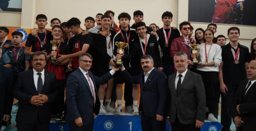 Bursa Yıldırım'da binlerce öğrenci sporla buluştu